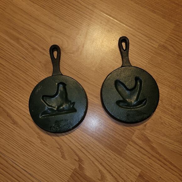 Vtg Rooster Cast Iron Skillets Miniature Pan Decorative Wall Hangings Farmhouse - Picture 3 of 6